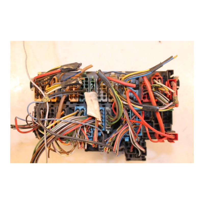 VW- PASSAT - Ασφαλειοθήκη--