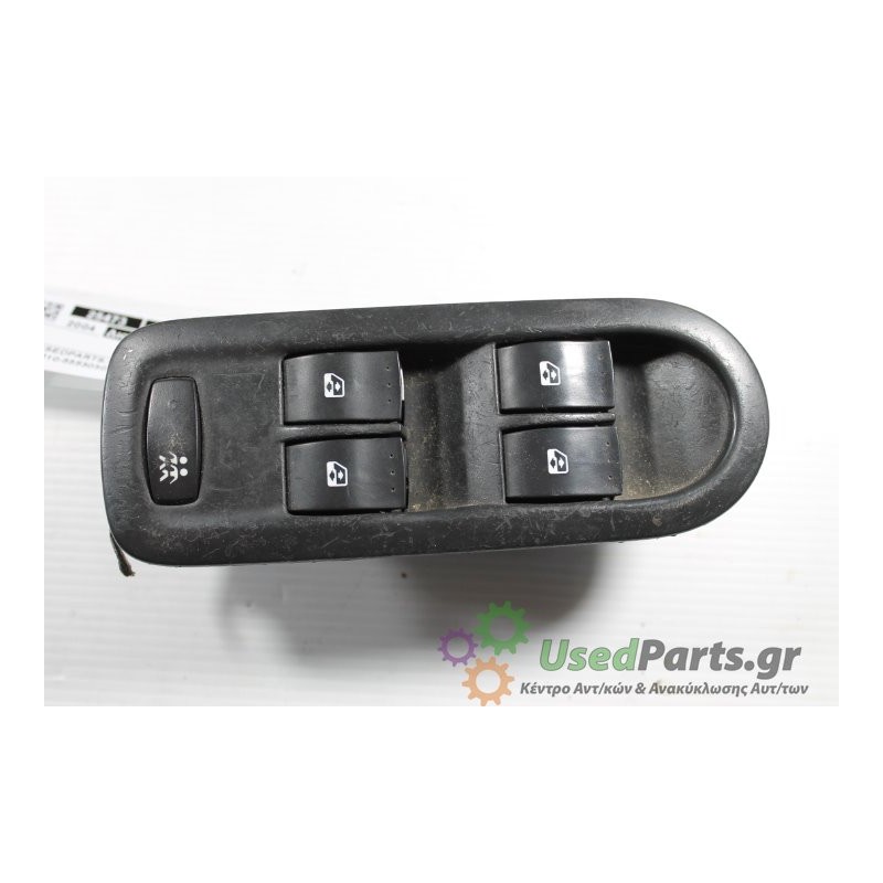 RENAULT - MEGANE - Διακόπτης παραθύρων - COUPE / CABRIO - ΕΤΟΣ: 2004 - ΚΩΔ.ΚΑΤ/ΣΤΗ: 156018070.Μεταχειρισμένα ανταλλακτικά αυτοκι
