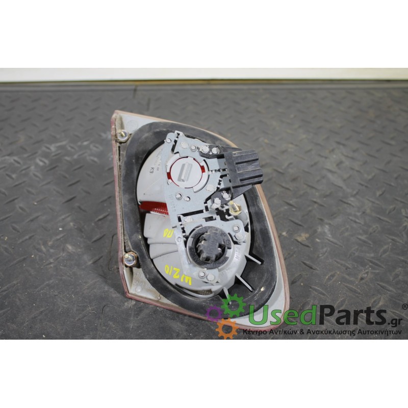 MERCEDES - W210 - Φανάρι πίσω - ΣΕΝΤΑΝ - ΘΕΣΗ: Πίσω δεξιά εσωτερικό - ΕΤΟΣ: 1996-1999 E - ΚΩΔ.ΚΑΤ/ΣΤΗ: <br /><br />