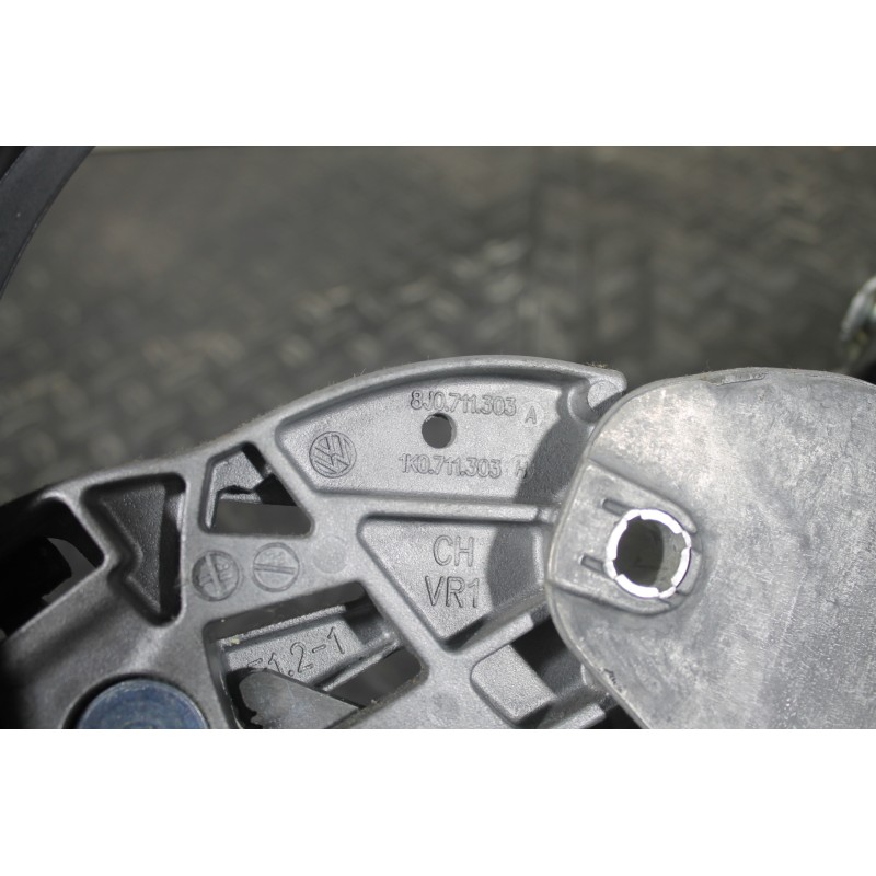 SEAT - LEON - Χειρόφρενο - 5ΠΟΡΤΟ - ΘΕΣΗ:  - ΕΤΟΣ: 2005-2013 - ΚΩΔ.ΚΑΤ/ΣΤΗ: 8J0711303A  1K0711303H<br /><br />