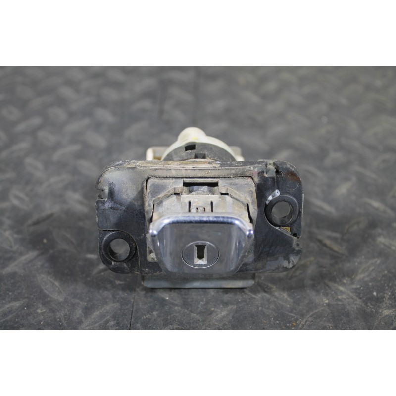 TOYOTA - AVENSIS - Κλειδαριά - ΣΕΝΤΑΝ - ΘΕΣΗ: Πίσω - ΕΤΟΣ: 1997-2003 - ΚΩΔ.ΚΑΤ/ΣΤΗ: <br /><br />