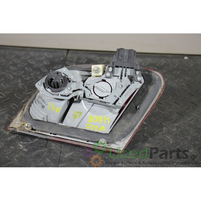 MERCEDES - W210 - Φανάρι πίσω - ΣΕΝΤΑΝ - ΘΕΣΗ: Πίσω δεξιά - ΕΤΟΣ: 1999-2002 E - ΚΩΔ.ΚΑΤ/ΣΤΗ: <br /><br />