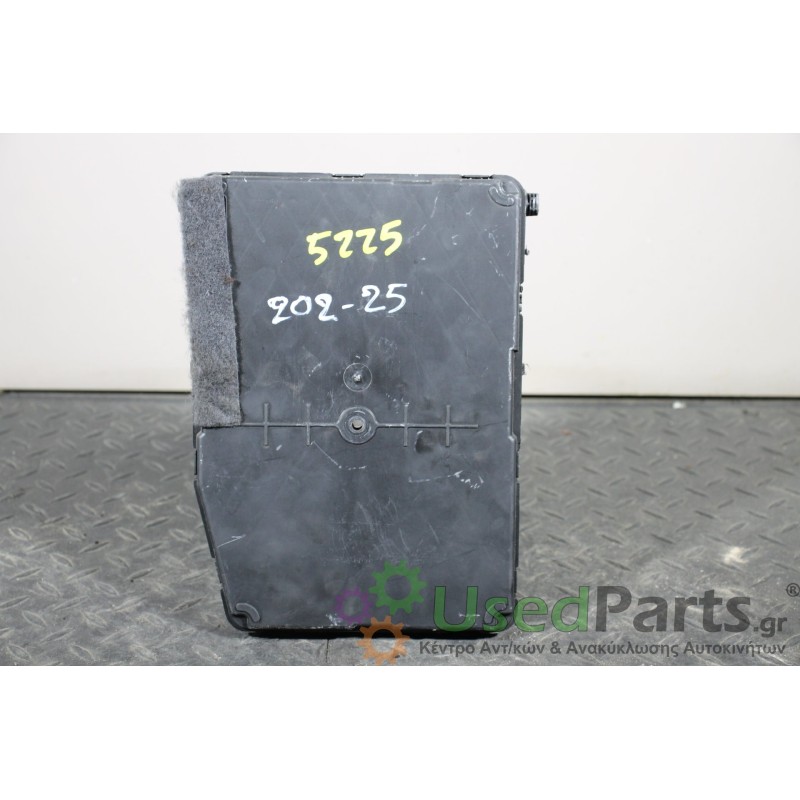 RENAULT - MEGANE - Ασφαλειοθήκη καμπίνας - 5ΠΟΡΤΟ - ΕΤΟΣ: 2005-2008 - ΚΩΔ.ΚΑΤ/ΣΤΗ: 8200780018  8200837625<br /><br />