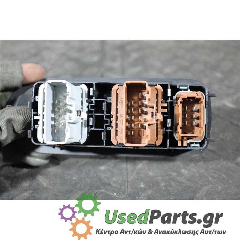 RENAULT - MEGANE - Διακόπτης παραθύρων - 5ΠΟΡΤΟ - ΕΤΟΣ: 2005-2008 - ΚΩΔ.ΚΑΤ/ΣΤΗ: 025330  8200160603<br /><br />